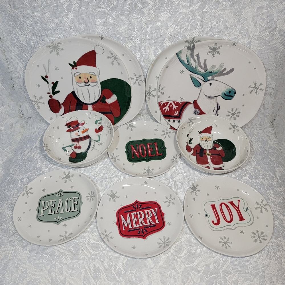 10-Piece Wondershop Holiday Santa and Reindeer Christmas Melamine Bowl Plate Set